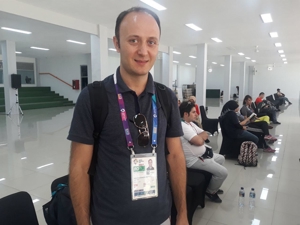 اینانلو: پرچمداری مشکلی برای احمدی ایجاد نمیکند