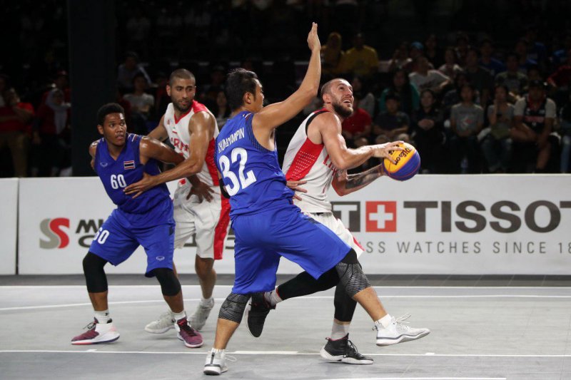 برنز بر گردن پسران بسکتبال ٣ نفره