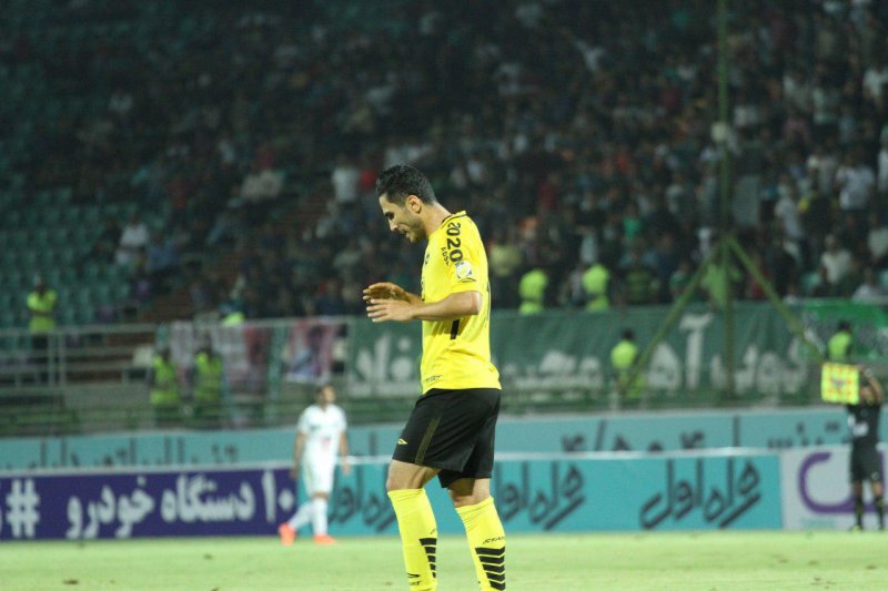 هافبک سپاهان در دوراهی رفتن یا ماندن !