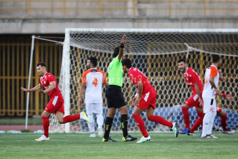 محمد ابراهیمی : لیگ یک دنیای دیگری است