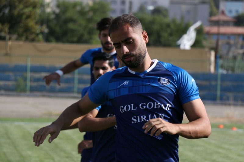 آقای پاس گل با توپ پر شروع کرد