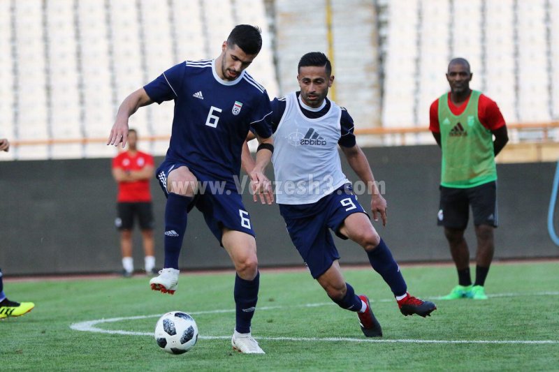 عزت اللهی: زمین و لباس امکانات اولیه فوتبال است!