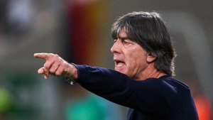 تیم لوو همچنان پرانتقاد بازی می‌کند