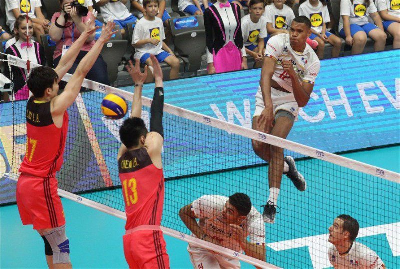 شکست چین با لوزانو مقابل خروس ها