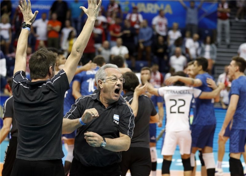 ولاسکو در جلد کی روش ایران-کره! (عکس+گزارش)