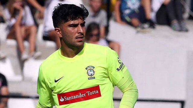 نمایش دروازه بانی عابدزاده برابر چشمان کاسیاس