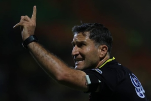 داوری که با اخراج پا به لیگ هجدهم گذاشت