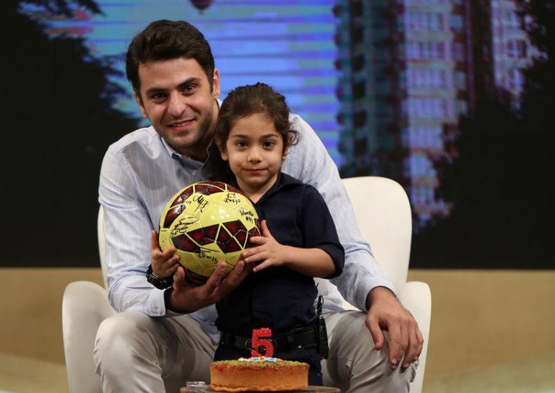 گل کوچک آرات و ضیا با هدیه پرسپولیسی‌ها(عکس)