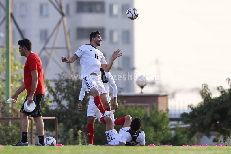 عزت اللهی: یک ماه آخر یاد تیم ملی می افتیم