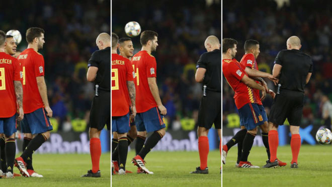 بوسکتس و عذرخواهی برای زدن داور با توپ