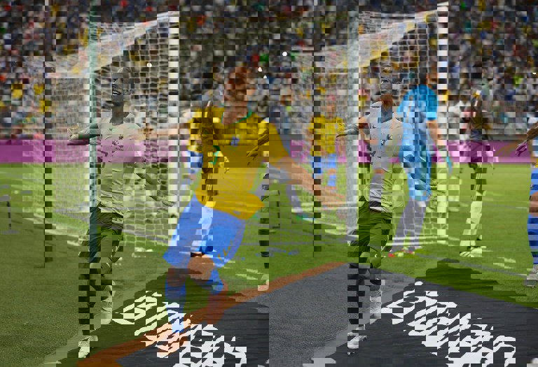 1345628