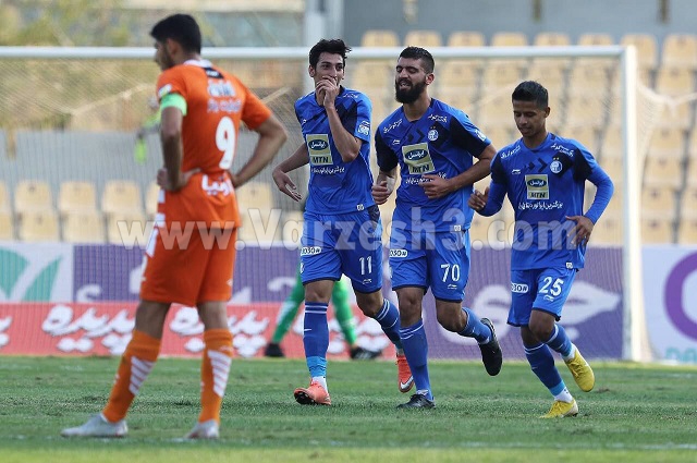 گل امیدوارکننده دانشگر علیه حاشیه و کارت زرد