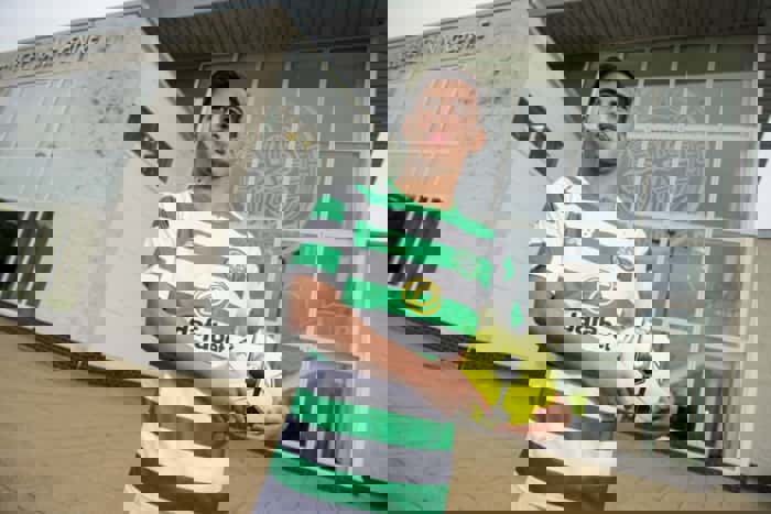 1346879