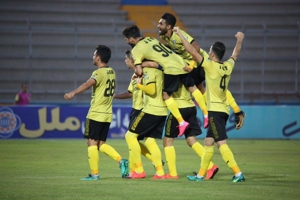 گلزنی نوری و بنگر؛ دود از کنده بلند می‌شود(عکس)