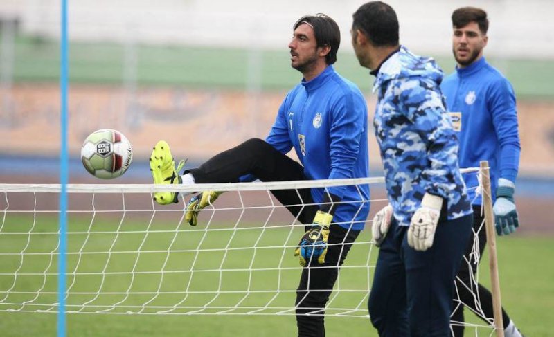 دروازه بانان امید رحمتی را از تنهایی در آوردند
