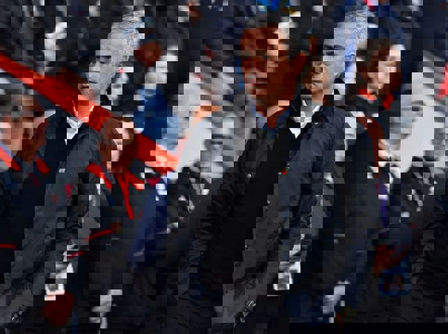 1351087