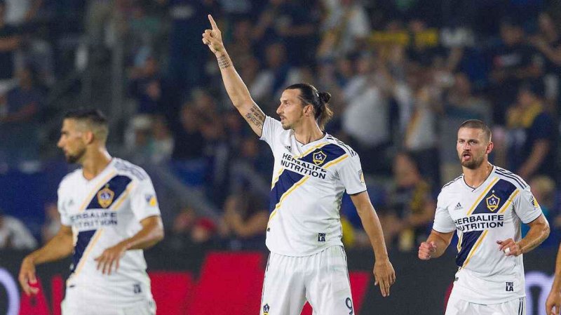 مشکل گلکسی برای‌ پرداخت دستمزد زلاتان