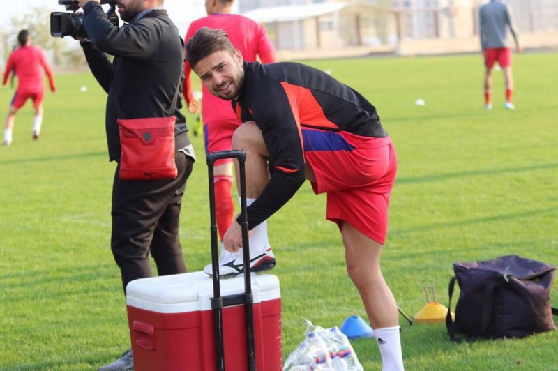 رفیعی: خودم موهای سر شجاع را میزنم!