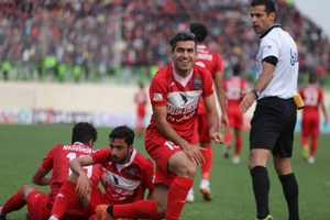 شادی‌های نشاط آور نساج‌ها در شهر خسته (عکس)