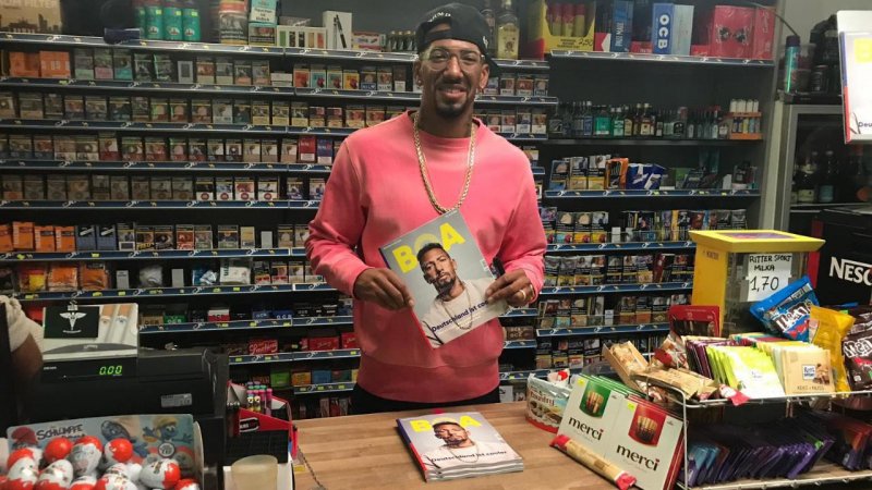 شگفتی در برلین: بواتنگ پشت صندوق دکهی مطبوعاتی!