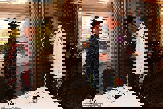 1354434