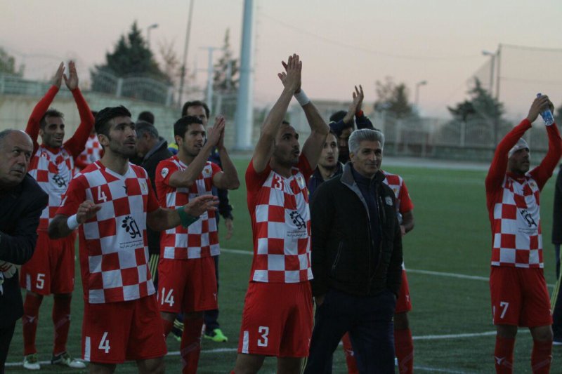 لیگ یک/ سرخپوشان قهرمان نیم فصل لیگ یک