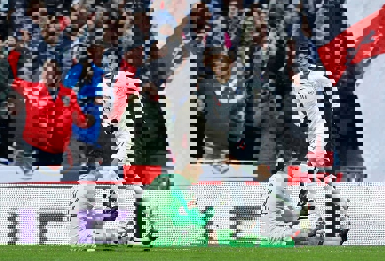 1355693