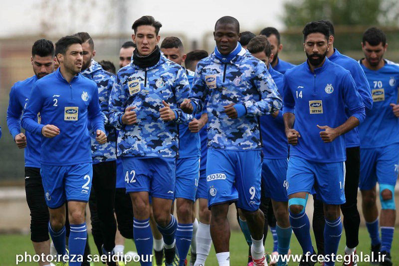 استقلال با دو مهاجم برای فرار از بحران