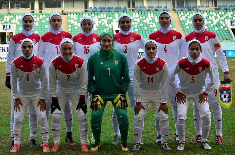 ایران – روسیه با حضور تماشاگران خانم در آزادی