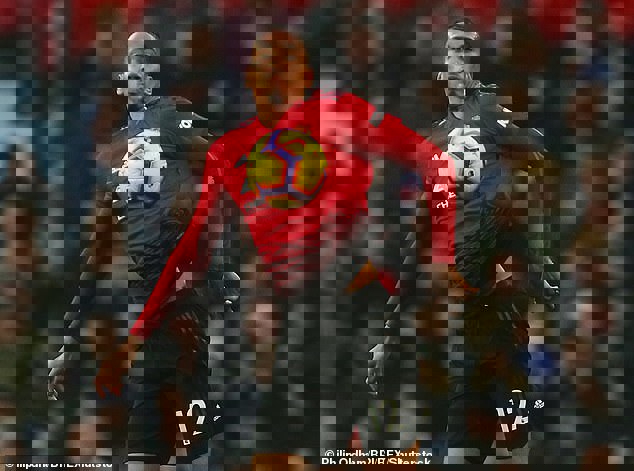 اسمالینگ با پای شکسته مقابل آرسنال بازی می‌کند؟