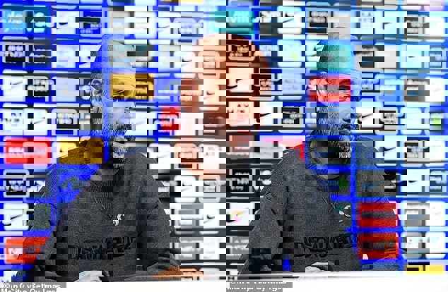 1360316