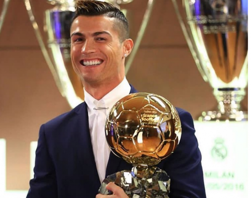 انتقاد اینستاگرامی نزدیکان رونالدو از جوایز توپ طلا