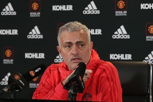 مورینیو و دلیل نیمکت نشینی های ستاره برزیلی