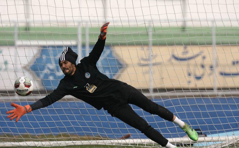 حسینی دوباره گلر شماره یک استقلال شد