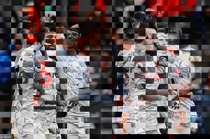 محمد صلاح جایزه اش را به میلنر تقدیم کرد