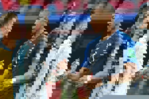 امباپه: نگفتم از مسی بهتر میشوم، مسی بهترین است