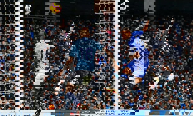 1363842