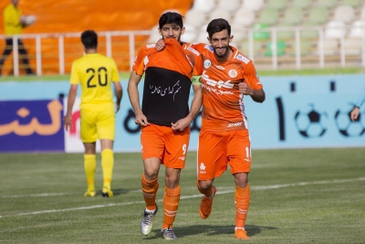 دایی بدون دوقلوهای افسانه ای در آسیا