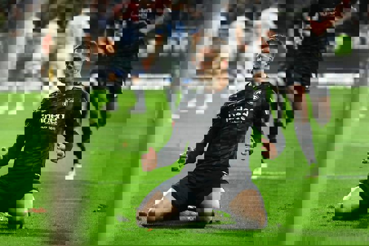 1366081