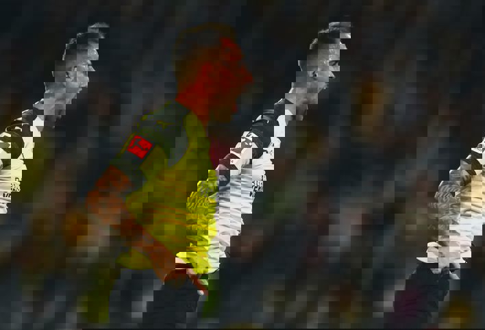 1366082