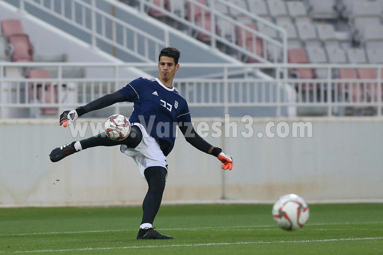 نیازمند: لطفا همه در کنار تیم ملی باشید