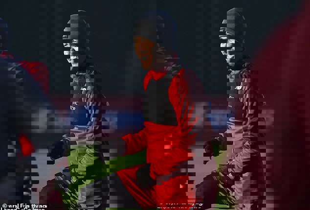 1366525