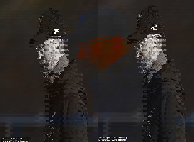 1366529