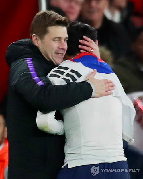 پوچتینو: با رفتن سون زانو نمی‌زنیم