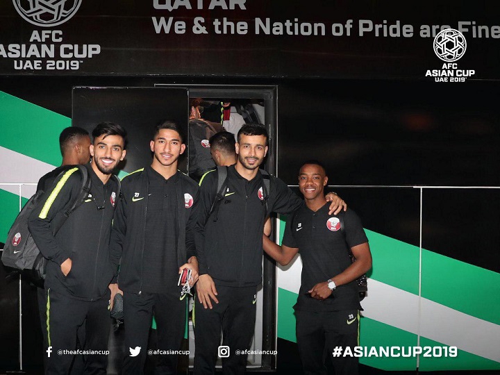 ورود بدون دردسر ستاره‌های عنابی به خاک امارات