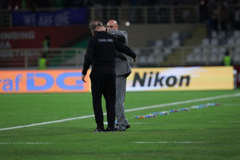 دلداری کنستانتین به اولین اخراجی جام ملتها