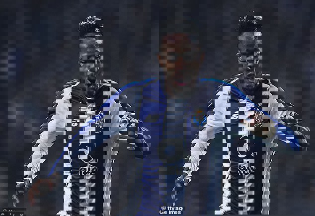 یونایتد، لیورپول و رئال، مشتری مدافع پورتو