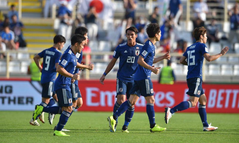 موج قلم به دستان چشم بادامی در بن زاید