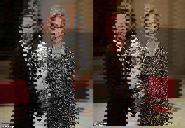 1371622