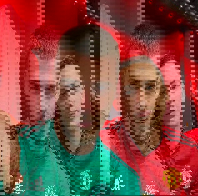 1372648